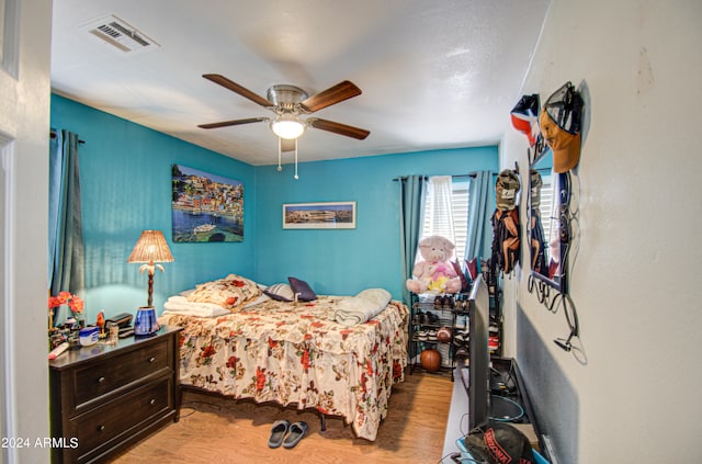 bedroom with light wood-type flooring and ceiling fan