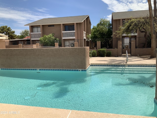 view of swimming pool