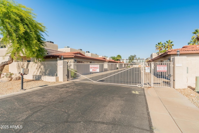 3221 N 37th St Unit 26, Phoenix, AZ 85018 - gate featuring fence