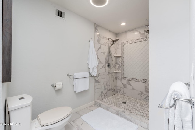 bathroom with toilet and tiled shower