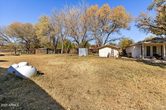 view of yard with a shed