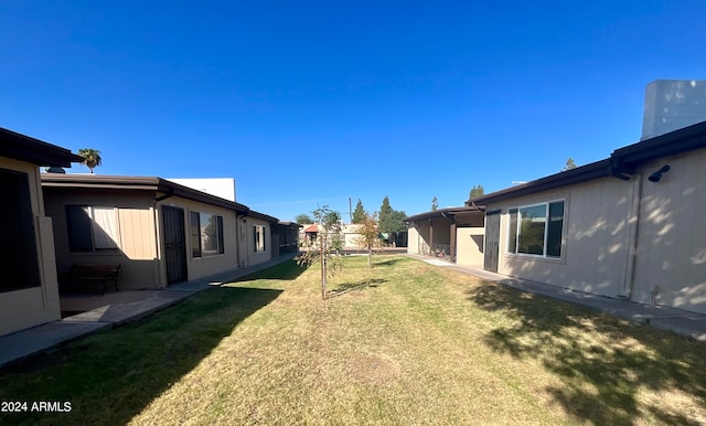 view of yard featuring a patio