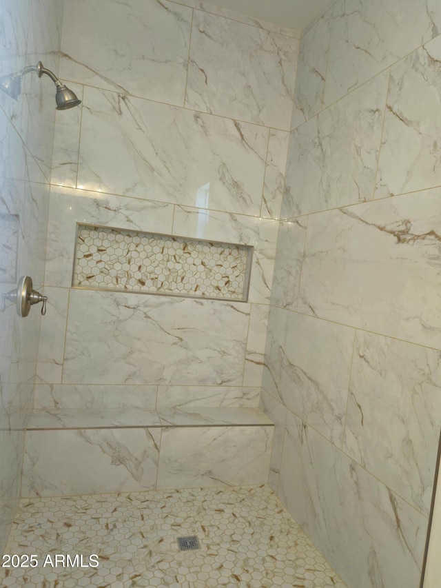 full bathroom featuring tiled shower