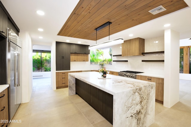 1637 N Quartz Valley Rd, Scottsdale, AZ 85266 - kitchen featuring open shelves, modern cabinets, a center island, backsplash, and recessed lighting