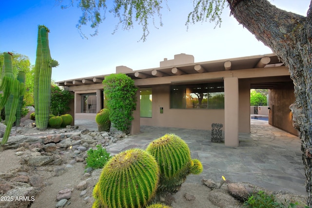 1637 N Quartz Valley Rd, Scottsdale, AZ 85266 - view of front of home featuring stucco siding and a patio