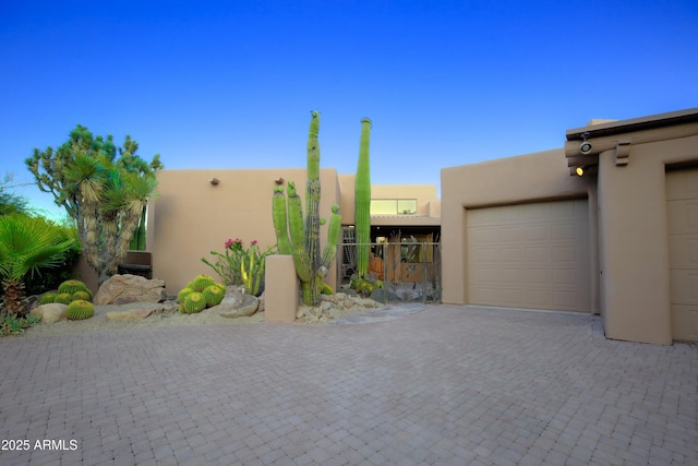 1637 N Quartz Valley Rd, Scottsdale, AZ 85266 - adobe home featuring driveway, stucco siding, a garage, and a gate