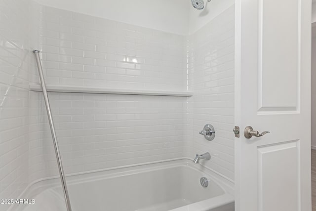 bathroom with shower / bathtub combination