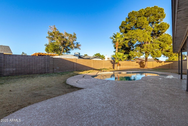 view of swimming pool