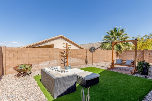 view of yard featuring an outdoor hangout area and a fenced backyard