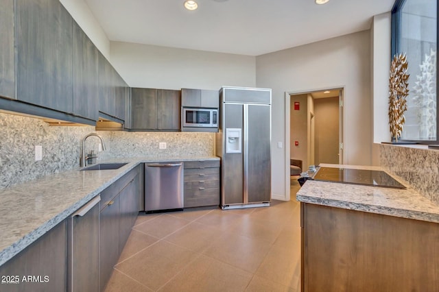 kitchen featuring stainless steel appliances, recessed lighting, decorative backsplash, and a sink