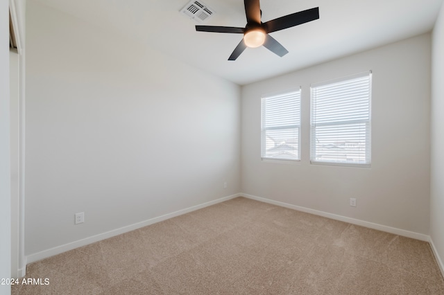 carpeted empty room featuring ceiling fan