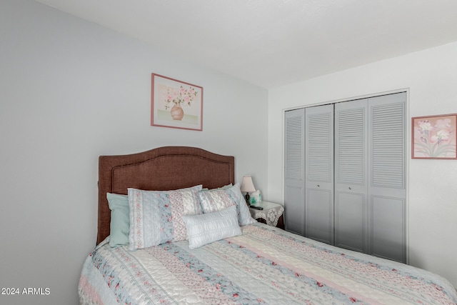 bedroom featuring a closet