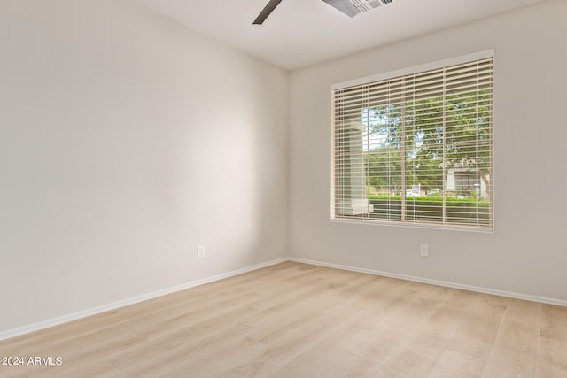 empty room featuring light wood-type flooring and ceiling fan