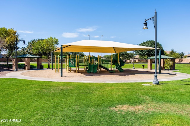 3022 E Santa Fe Ln, Gilbert, AZ 85297 - community play area with a gazebo and a yard