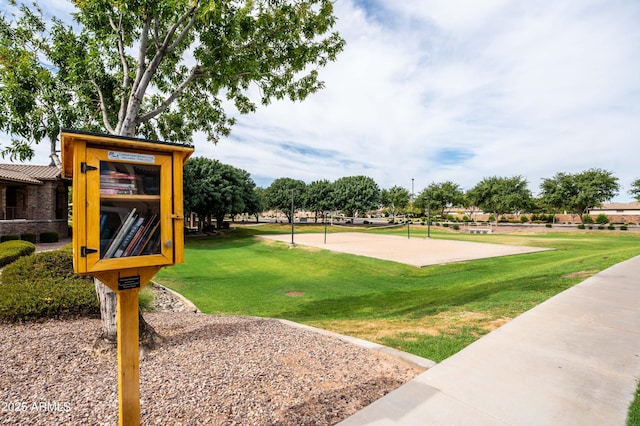3022 E Santa Fe Ln, Gilbert, AZ 85297 - view of home's community with a yard and volleyball court