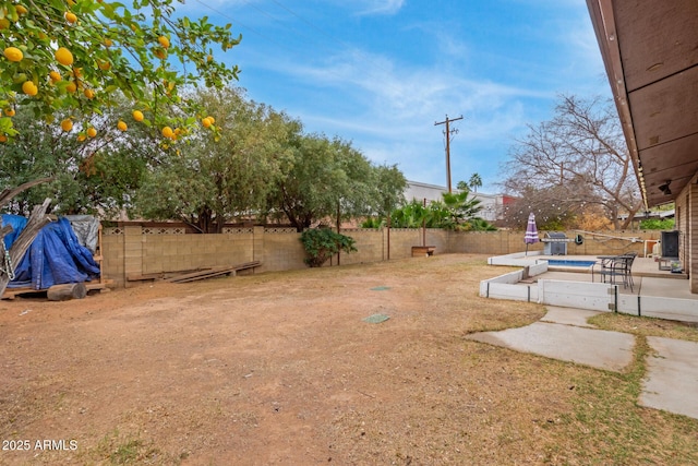 view of yard with a fenced in pool