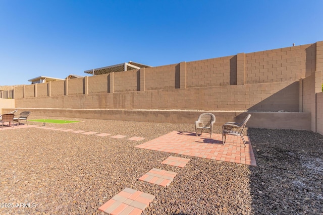 view of yard featuring a patio