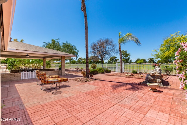 view of terrace with ceiling fan