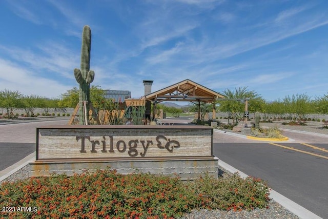 view of community / neighborhood sign