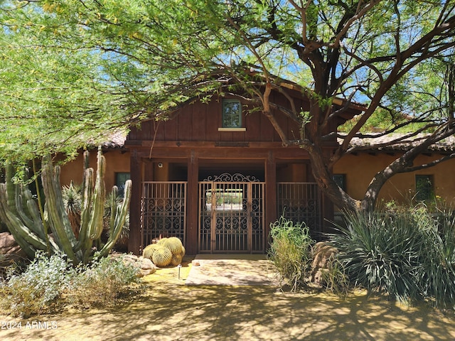 view of front facade