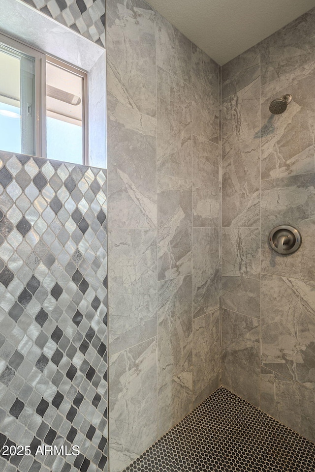 bathroom featuring tiled shower