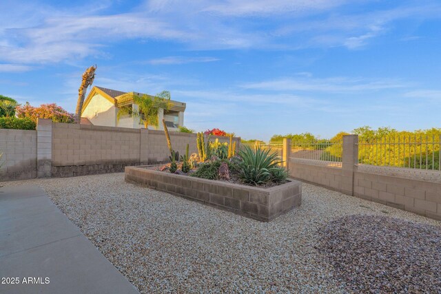 18161 N 63rd Ln, Glendale, AZ 85308 - view of yard featuring a fenced backyard