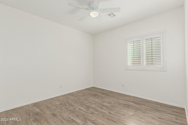 unfurnished room featuring light wood-style floors, visible vents, ceiling fan, and baseboards