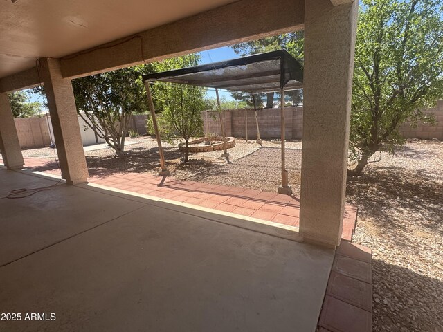 6416 N 78th Ln, Glendale, AZ 85303 - view of patio with a fenced backyard