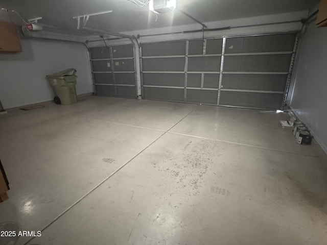 6416 N 78th Ln, Glendale, AZ 85303 - garage with a garage door opener