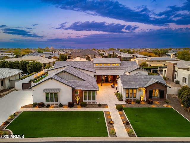 view of front of property featuring a yard