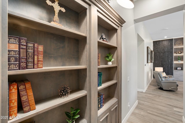 2656 E Oriole Dr, Gilbert, AZ 85297 - interior space featuring wood-type flooring and built in features