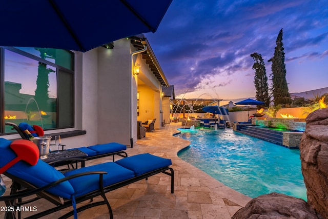 2656 E Oriole Dr, Gilbert, AZ 85297 - pool at dusk with a patio area, an in ground hot tub, and pool water feature