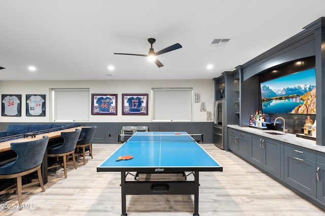 2656 E Oriole Dr, Gilbert, AZ 85297 - game room with light wood-type flooring, indoor wet bar, and ceiling fan