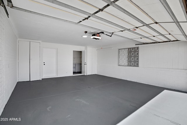 635 N 67th Pl, Mesa, AZ 85205 - garage with a garage door opener