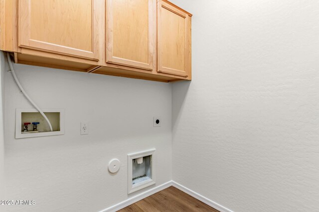 2140 S Benton Cir, Mesa, AZ 85209 - clothes washing area with cabinet space, baseboards, hookup for a washing machine, hookup for a gas dryer, and wood finished floors