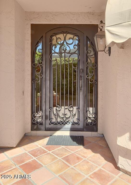10068 E Cinnabar Ave, Scottsdale, AZ 85258 - entrance to property featuring stucco siding