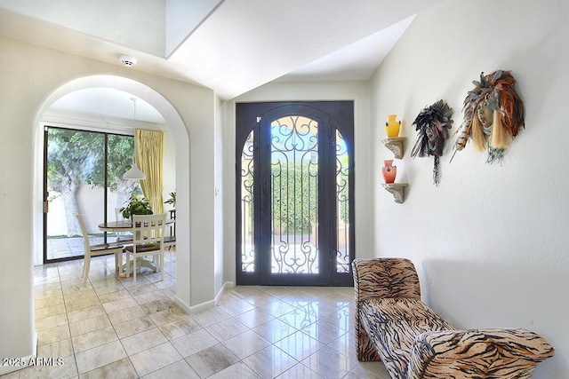 10068 E Cinnabar Ave, Scottsdale, AZ 85258 - foyer featuring arched walkways and baseboards