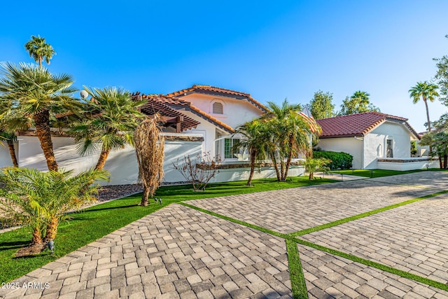 6941 W Voltaire Ave, Peoria, AZ 85381 - mediterranean / spanish house with stucco siding, a tile roof, and a front yard