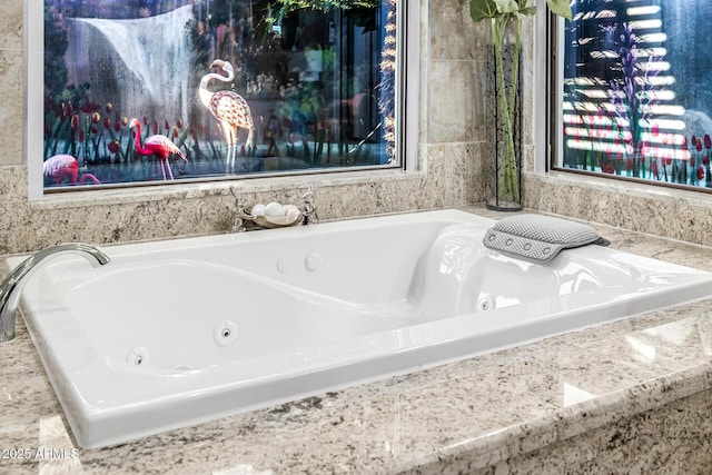 6941 W Voltaire Ave, Peoria, AZ 85381 - bathroom with a tub with jets