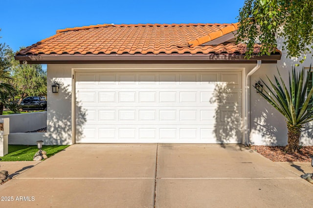 6941 W Voltaire Ave, Peoria, AZ 85381 - garage with concrete driveway