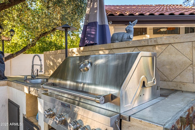 6941 W Voltaire Ave, Peoria, AZ 85381 - exterior view of a tiled roof and a sink