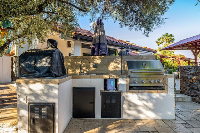 6941 W Voltaire Ave, Peoria, AZ 85381 - view of patio / terrace featuring grilling area, exterior kitchen, a sink, and fence