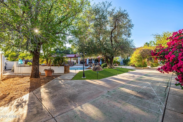 6941 W Voltaire Ave, Peoria, AZ 85381 - view of property's community featuring a pool and a patio