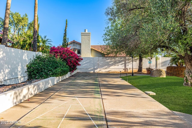 6941 W Voltaire Ave, Peoria, AZ 85381 - surrounding community featuring shuffleboard