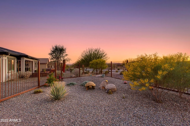 view of yard at dusk