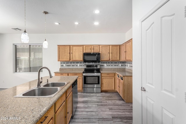 kitchen featuring sink, hanging light fixtures, stainless steel appliances, dark wood-type flooring, and backsplash