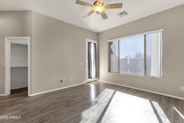 unfurnished room featuring dark wood-type flooring and ceiling fan