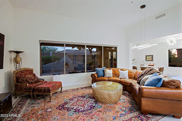 32472 N 68th Pl, Scottsdale, AZ 85266 - living room featuring visible vents and a towering ceiling