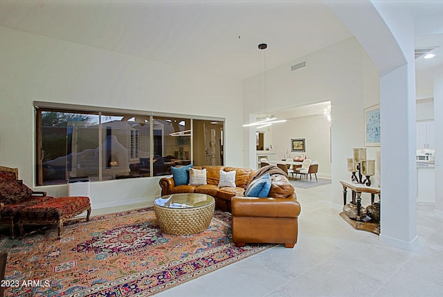 32472 N 68th Pl, Scottsdale, AZ 85266 - living area featuring arched walkways, a high ceiling, and visible vents
