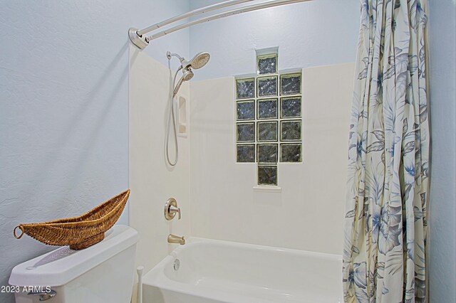 32472 N 68th Pl, Scottsdale, AZ 85266 - bathroom with a textured wall, toilet, and shower / tub combo with curtain